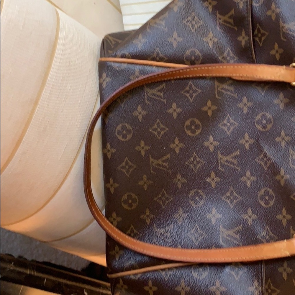 Authentic Louis Vuitton handbag large